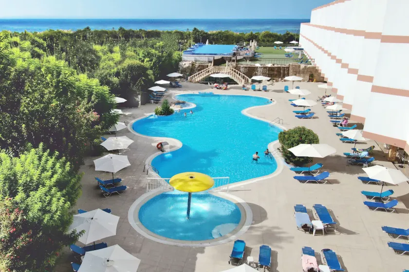 Avlida Hotel - Image 1