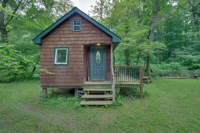 Tranquil Creekside Cabin in Dutch Country - Image 1