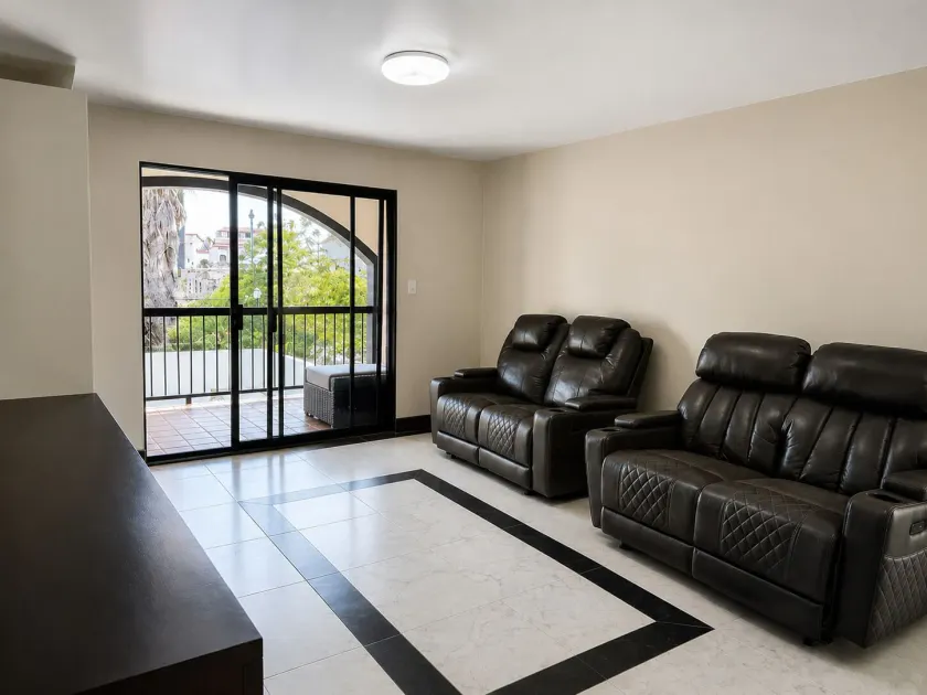 Sereno Business Inn - Image 1