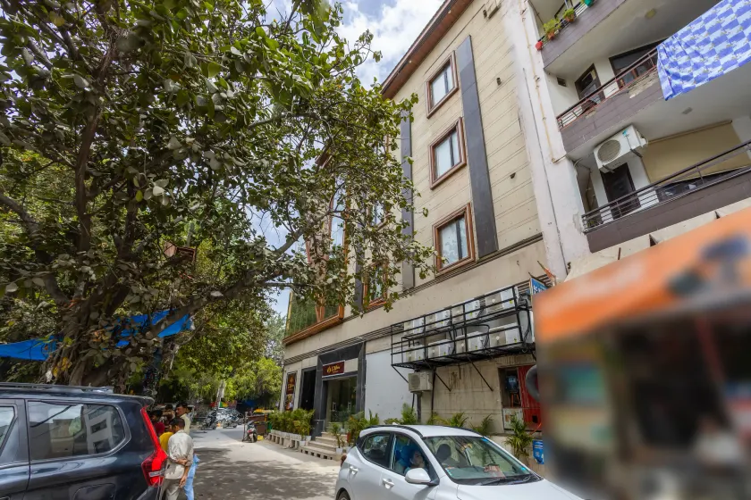 Hotel Laffaire Select Near Rajori Metro - Image 1