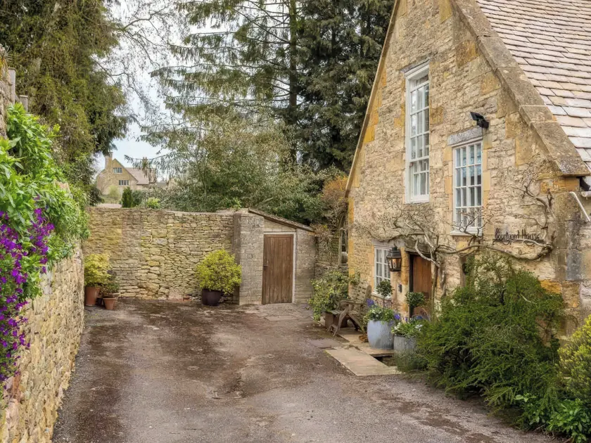 Courtyard House - Image 1