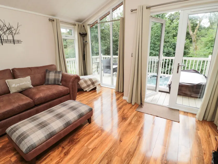 Number 43 Burnside Lodge - Image 1