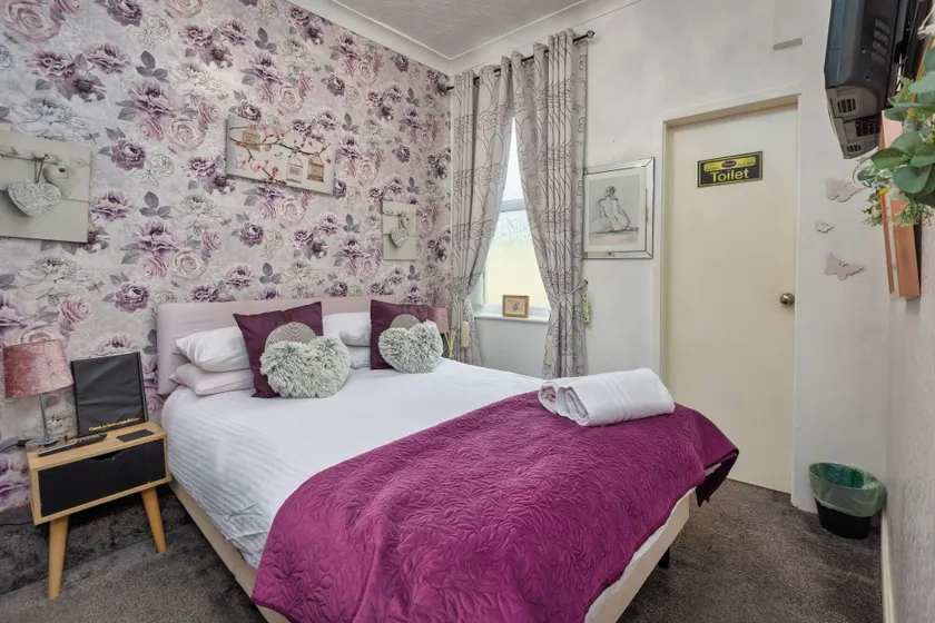 Friends Hotel - Image 1