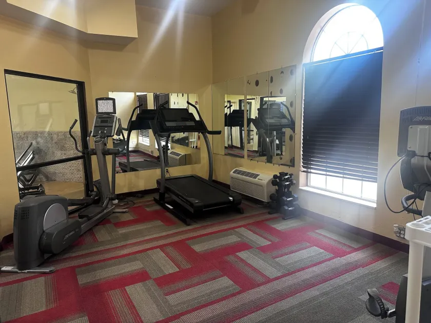 Ramada by Wyndham Glendale Heights/Lombard - Image 1
