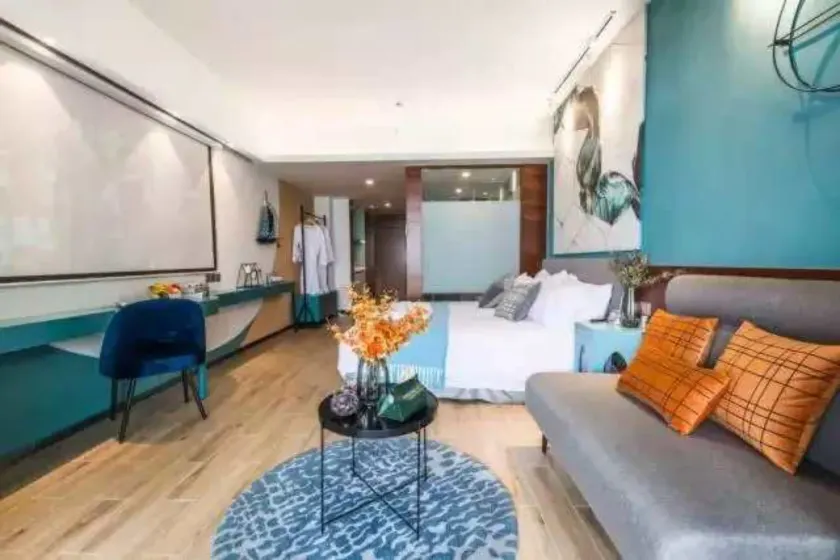 Yi Shu Jing Pin Holiday Hotel - Image 1