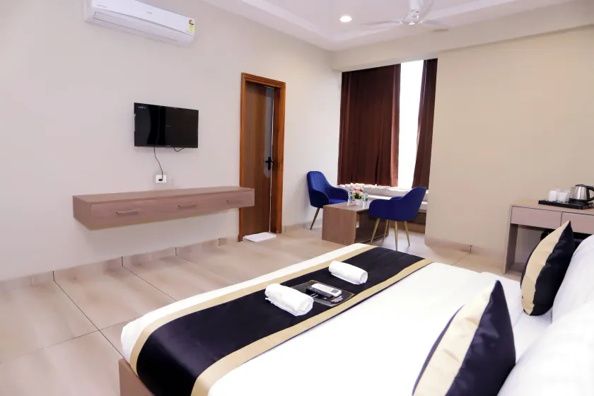 Hotel Nirvana Inn and Banquet-Near Expo Mart Greater Noida - Image 1