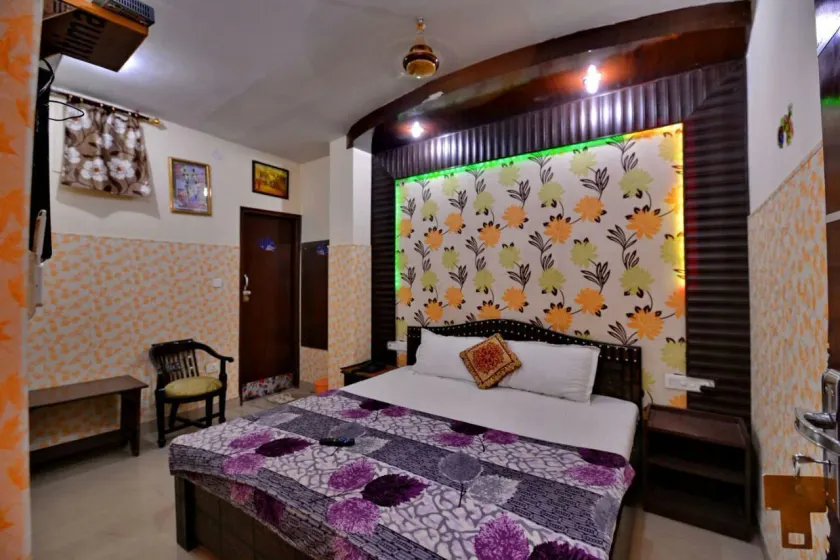 Hotel Dharam Villa - Image 1