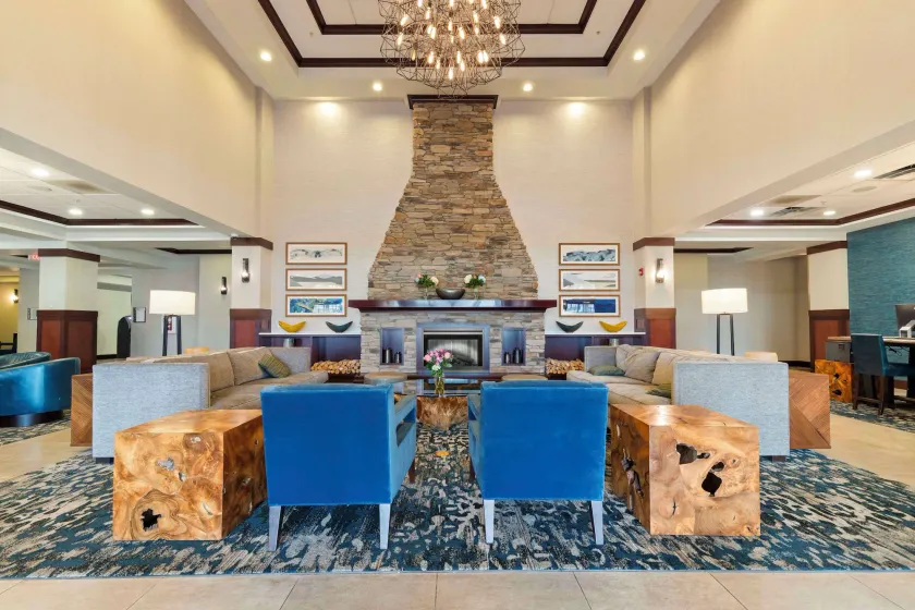 DoubleTree by Hilton Front Royal Blue Ridge Shadows - Image 1