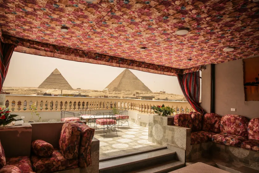 Queen Pyramids View Inn - Image 1