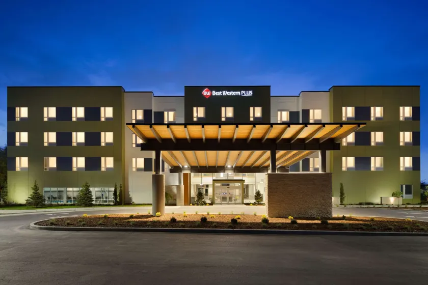 Best Western Plus Peppertree Nampa Civic Center Inn - Image 1