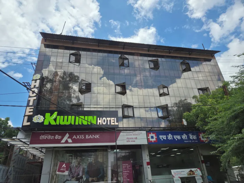 Hotel Kiwi Inn Reginoal Park - Image 1
