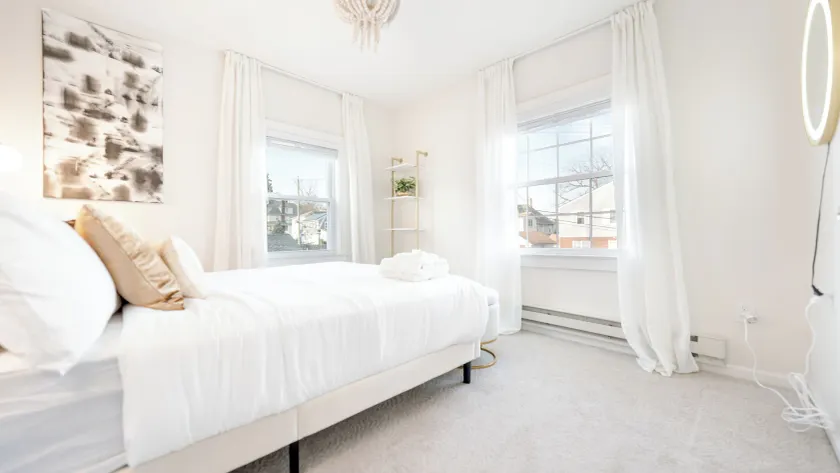 Ultra-Modern Luxe Sleek & Stunning Stay - Room