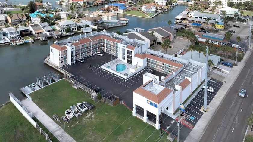 WindWater Hotel and Marina - Image 1
