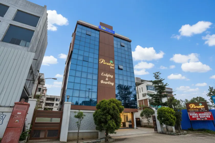 Fabhotel Paradise Inn - Image 1