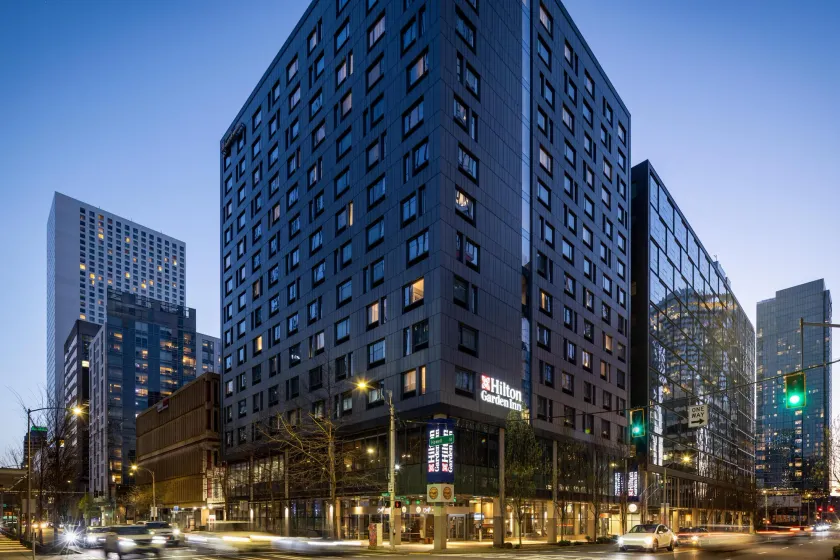 Hilton Garden Inn Seattle Downtown - Image 1