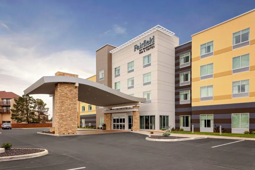 Fairfield by Marriott Port Clinton Waterfront - Image 1