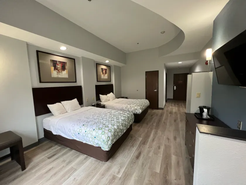 HomeTowne Studios & Suites by Red Roof Washington - Image 1