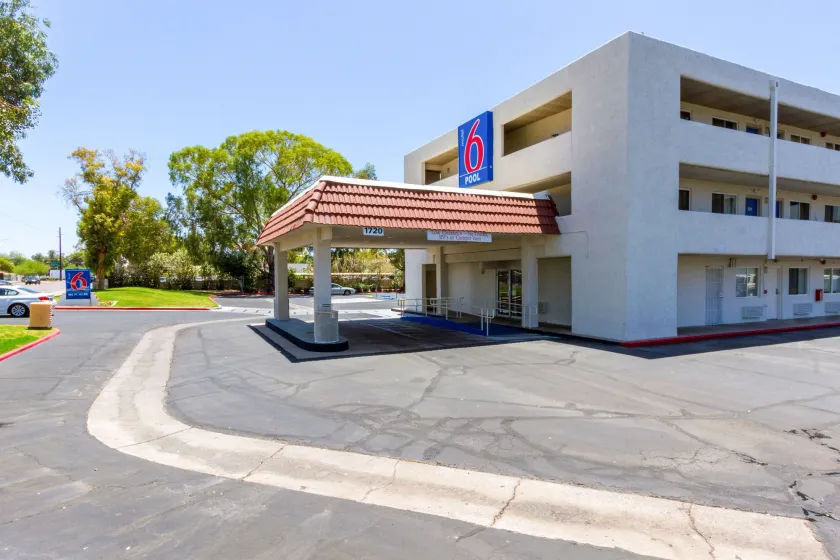 Motel 6 Tempe, AZ Phoenix Airport Priest Dr - Image 1