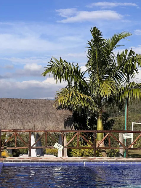 Hotel Campestre Palmas del Zamorano - Image 1