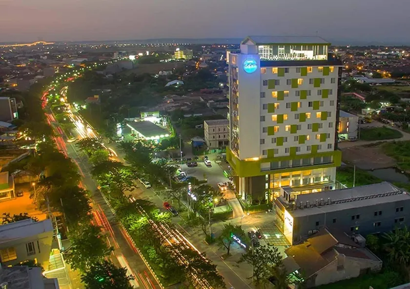 Hotel Dafam Pacific Caesar Surabaya - Image 1