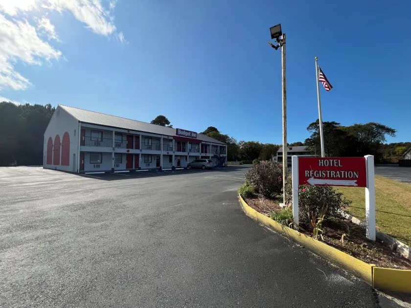 Budget Inn - Image 1
