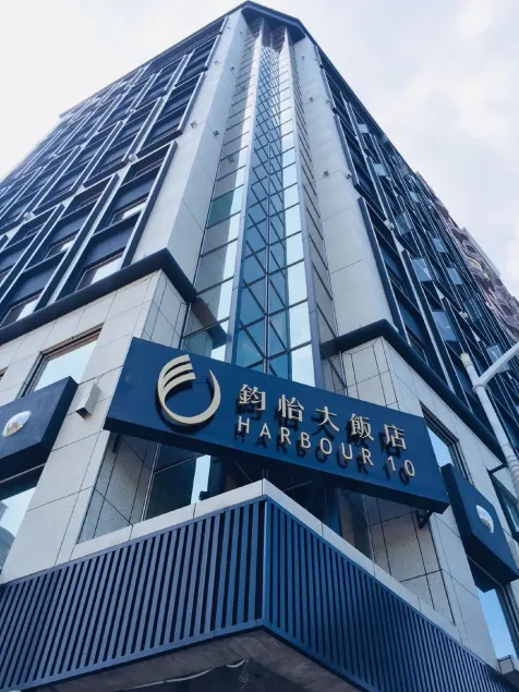 Harbour 10 Hotel - Image 1