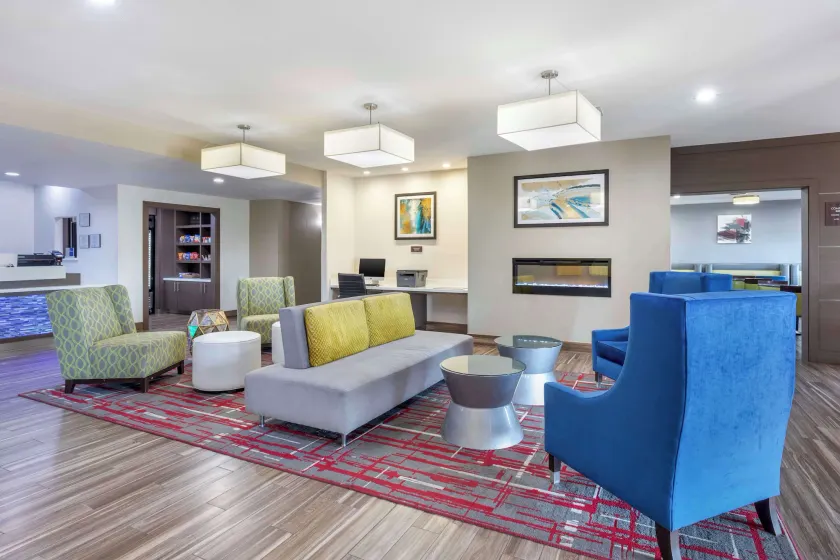 Best Western Plus Mansfield Inn & Suites - Image 1