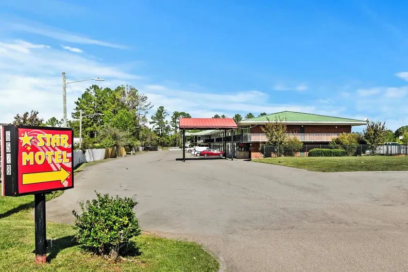 Star Motel Hattiesburg University Area - Image 1