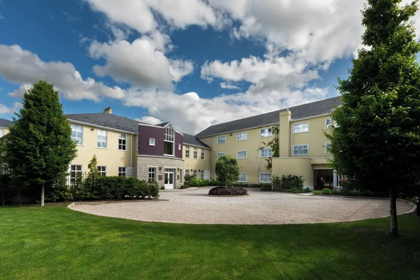 Seven Oaks Hotel - Image 1