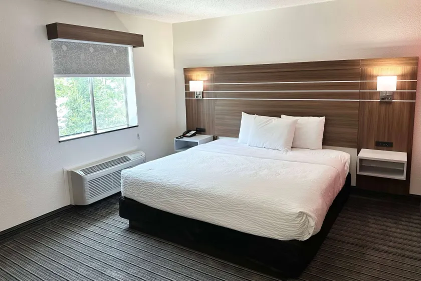 Ramada by Wyndham Lithia Springs Atlanta - Image 1