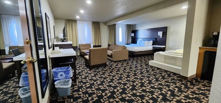 Comfort Inn & Suites Shakopee - Image 1