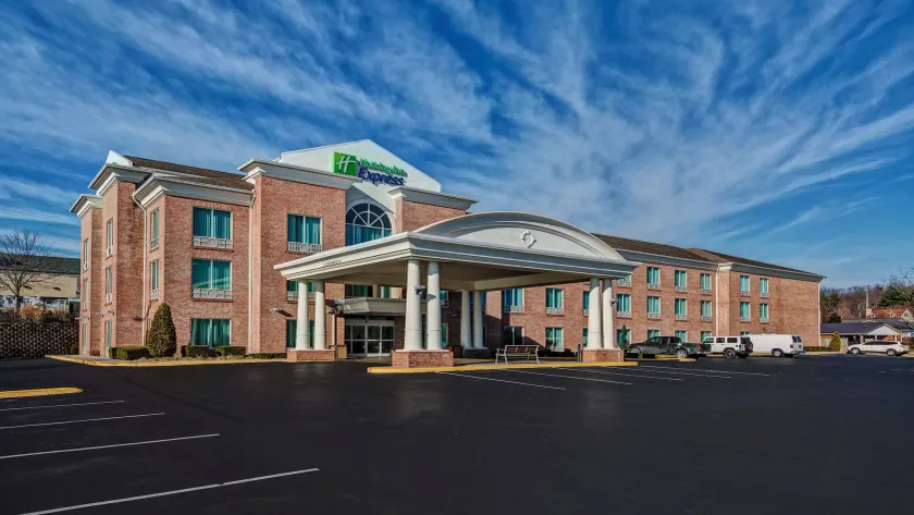Holiday Inn Express Hotel & Suites London by IHG - Image 1