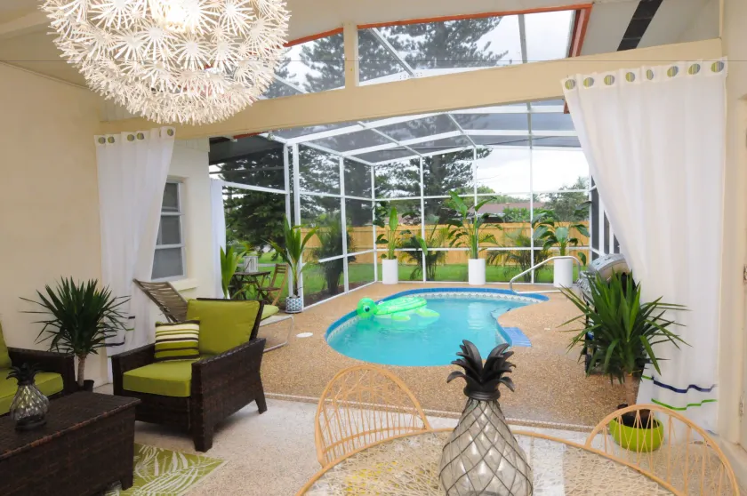 Fantastic Island House 1 mile to the beach with heated pool - Image 1