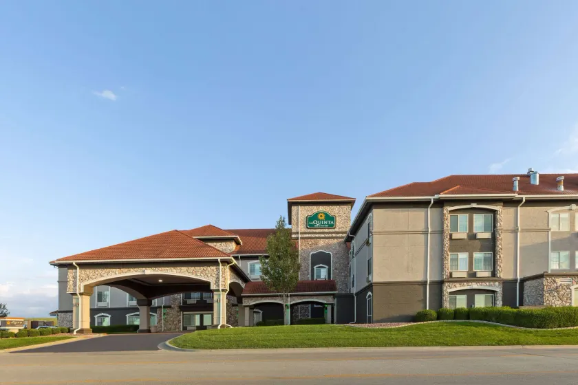 La Quinta by Wyndham Olathe - Image 1