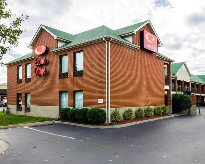 Econo Lodge Richmond North - Image 1