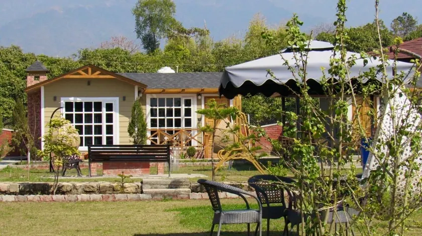 Jolly Retreat - Image 1