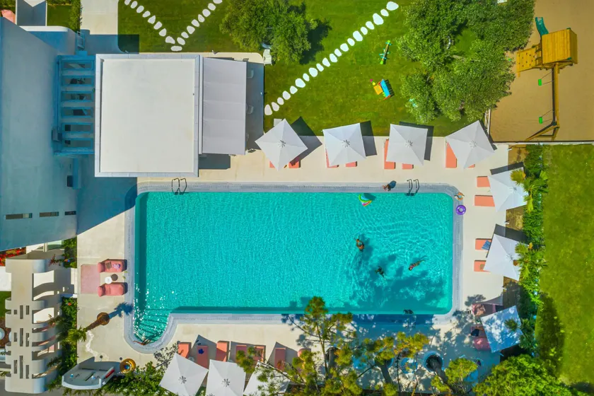 Cocoοns Suites & Villas Fourka - Image 1