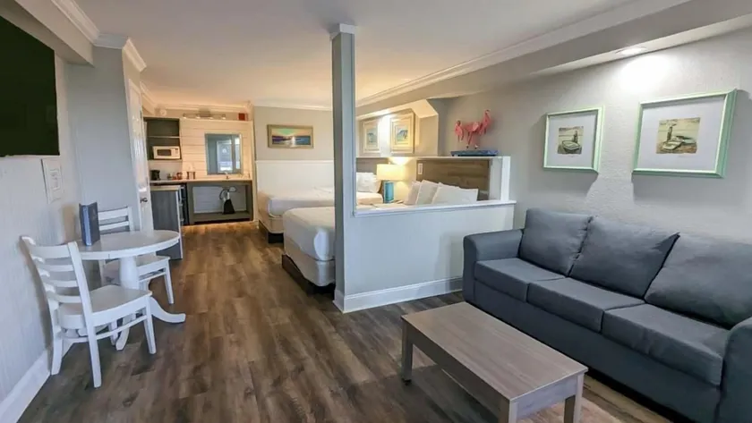 Islander Hotel & Resort - Image 1