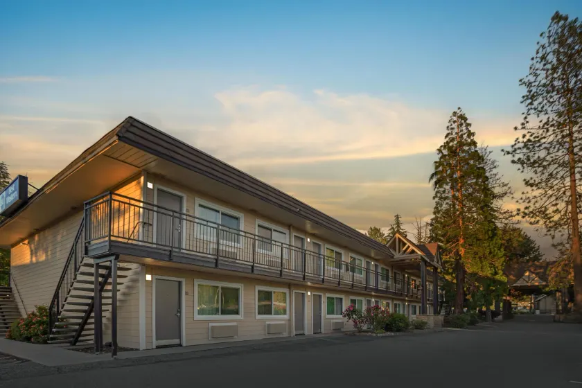 Best Western Gold Country Inn - Image 1