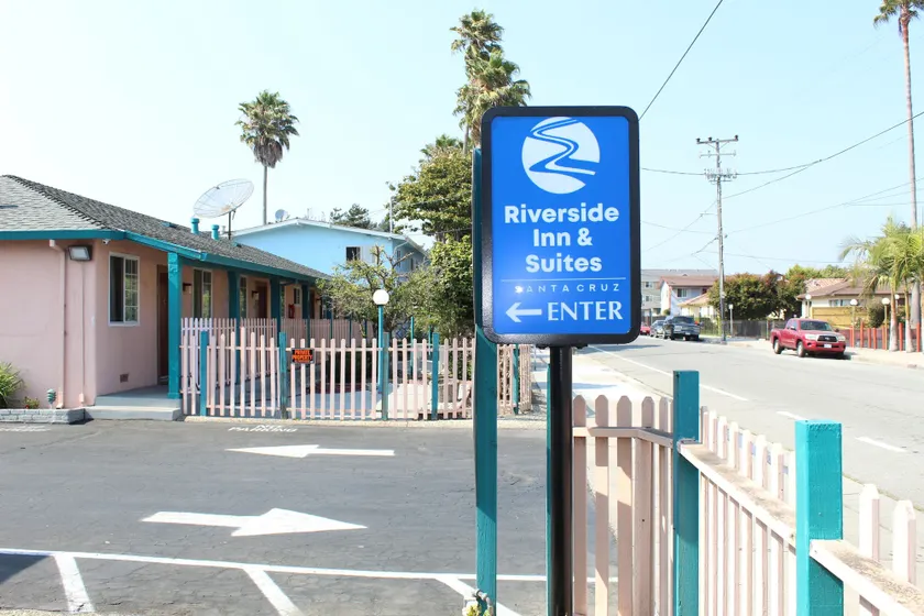 Riverside Inn & Suites Santa Cruz - Image 1