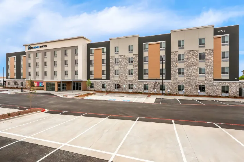 Everhome Suites El Paso Airport near Fort Bliss by Choice Hotels - Image 1