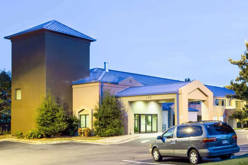Rodeway Inn Austell Six Flags - Image 1