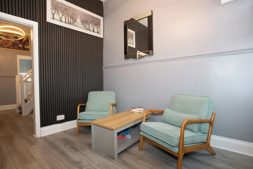 The Vacationers - Pvt Rooms with Shared Bath - Image 1