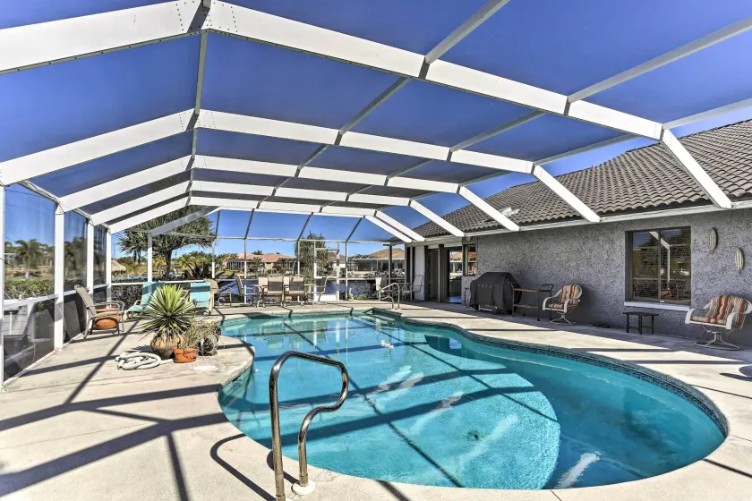 Private Dock: Canalfront Home in Cape Coral - Image 1