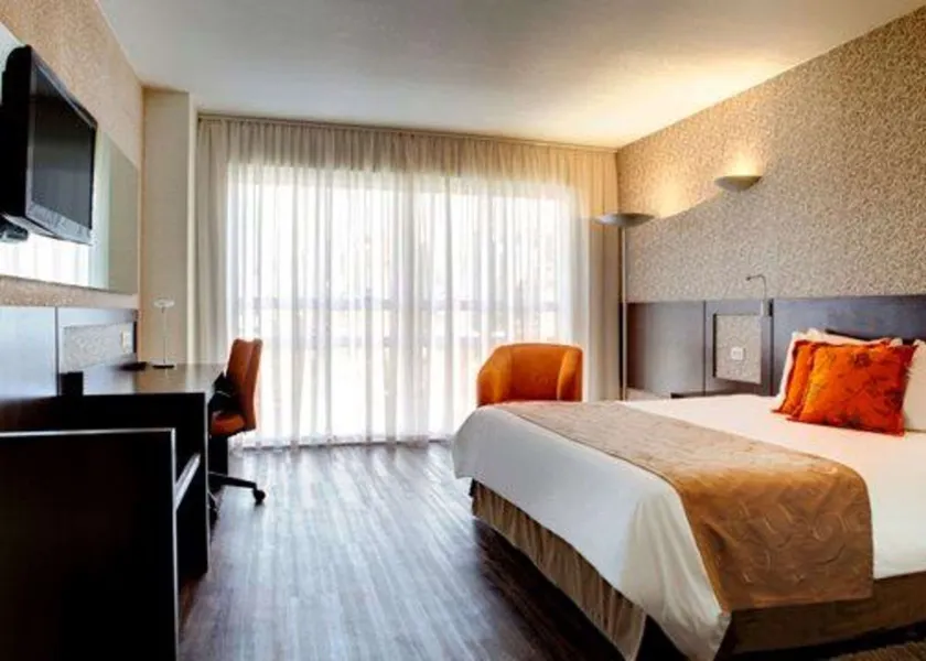 Quality Hotel Curitiba - Image 1