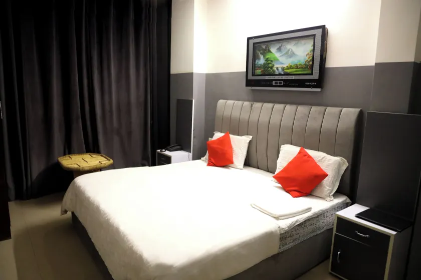 Hotel O by OYO Dhruv Inn - Image 1