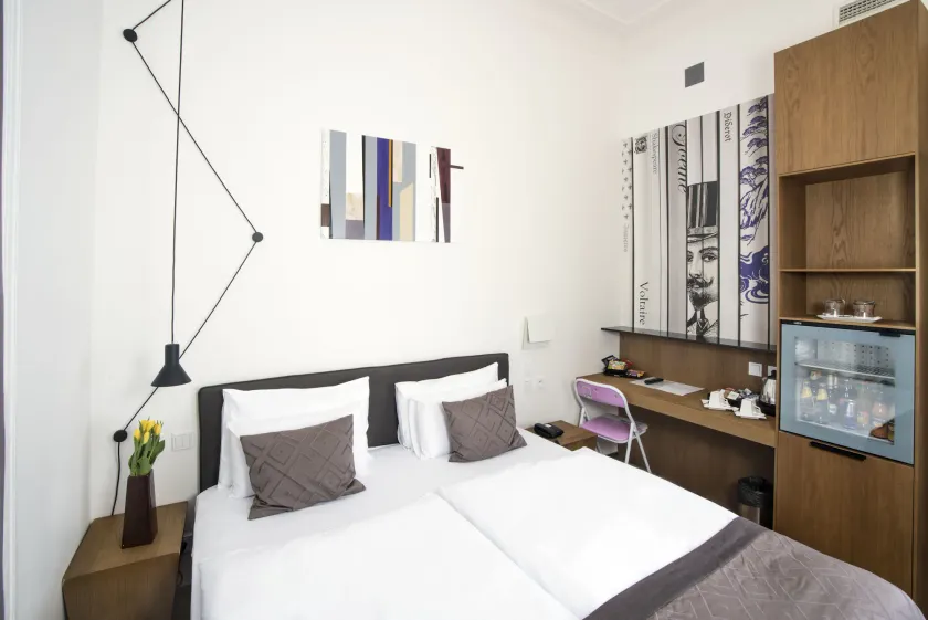 Hotel Golden Crown - Habitación