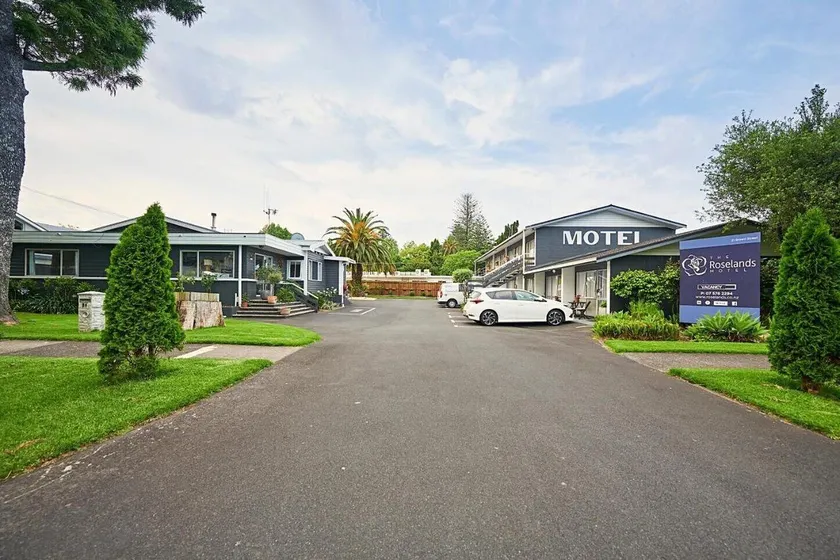 Roselands Motel - Image 1