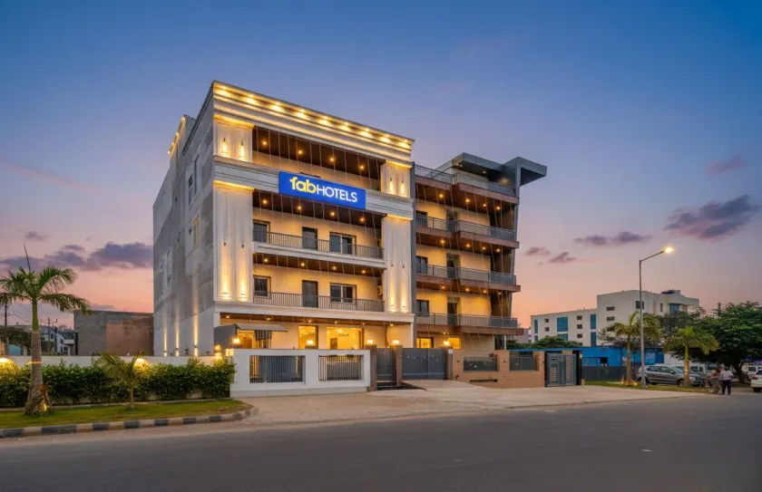 FabHotel Expo Centre Inn - Image 1