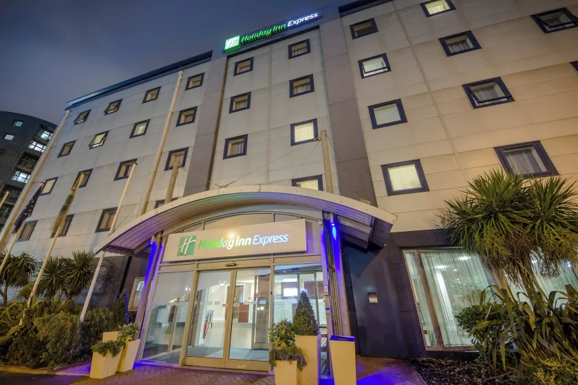 Holiday Inn Express Royal Docks by IHG - Image 1